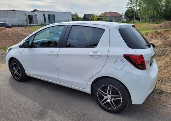 Toyota Yaris cena 42300 przebieg: 190000, rok produkcji 2015 z Wołomin małe 56